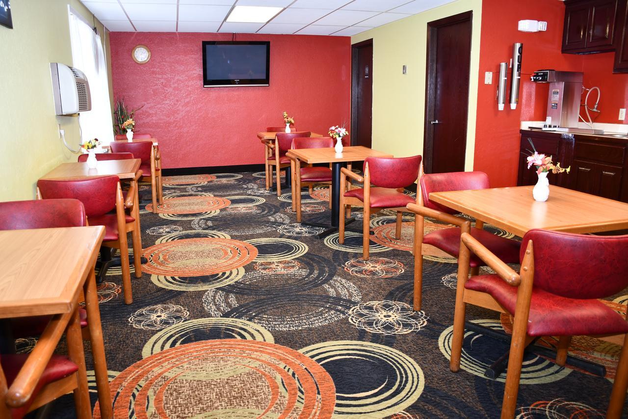 Regency Inn&Suites Faribault Exterior foto